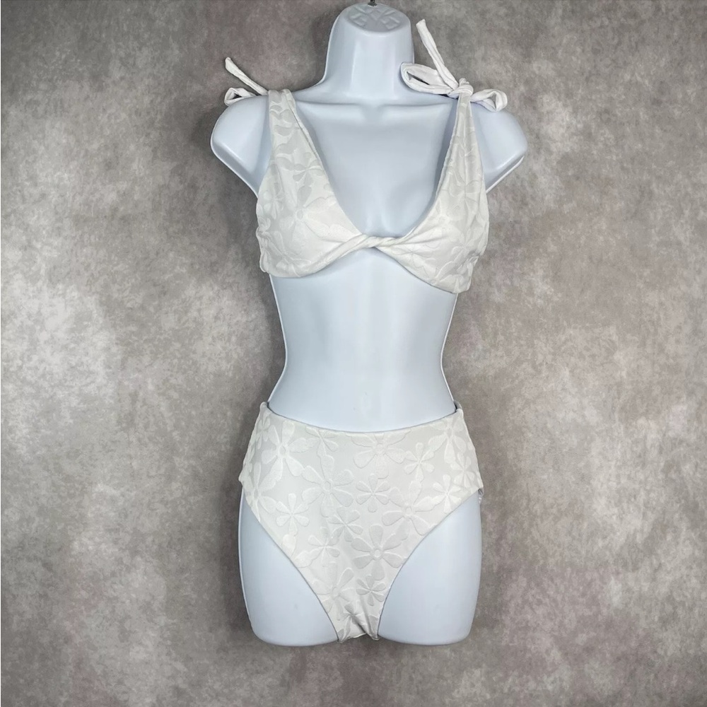 New with tags attached, Kenny flowers size large, white  bikini set